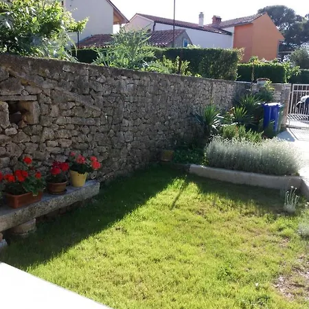 House Mergi Pomer Exterior photo